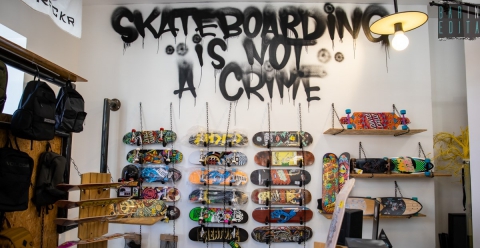 L'unico street shop di Bari: �Qualcosa sta cambiando in una citt� spesso avversa all'hip hop�